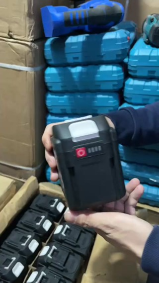 Pin đóng makita 20 cell 5s4p 18v - 21v có đèn led báo pin...