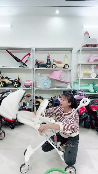 Xe đẩy gấp gọn M9 có bàn ăn dặm,ghế xoay 360 độ,ngả sâu 170 độ,có ...