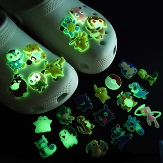 Dòng Pikachu huỳnh quang sticker dép crocs charm crocs jibbitz để ...