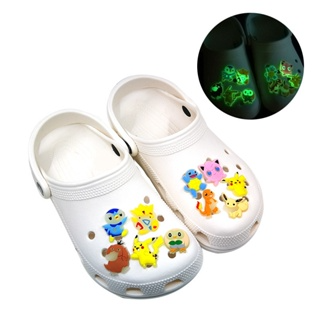 Dòng Pikachu huỳnh quang sticker dép crocs charm crocs jibbitz để ...