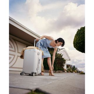 vali nhôm đúc nguyên khối cao cấp size20/24/29/32 Logo đúc... vali nhôm đúc nguyên khối cao cấp size20/24/29/32 Logo đúc...