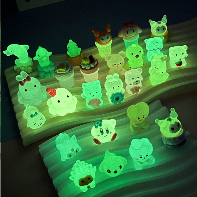 Charm dạ quang phát sáng nhiều mẫu, giao màu ngẫu nhiên, DIY (1 cá...