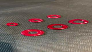 Long đền nhôm đỏ gắn nhiều vị trí trên xe và dàn áo size 6li, 8li,...