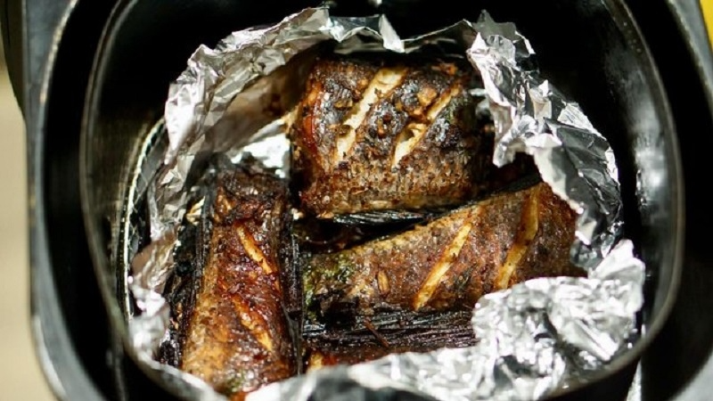 Nướng cá bằng nồi chiên không dầu, lò nướng, lò vi sóng, cách nào tốt hơn?