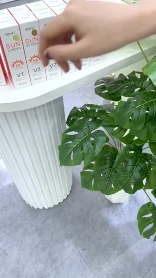 Xịt Chống Nắng V7 Sun, Xịt Chống Nắng Toàn Thân Nâng Tông V7...