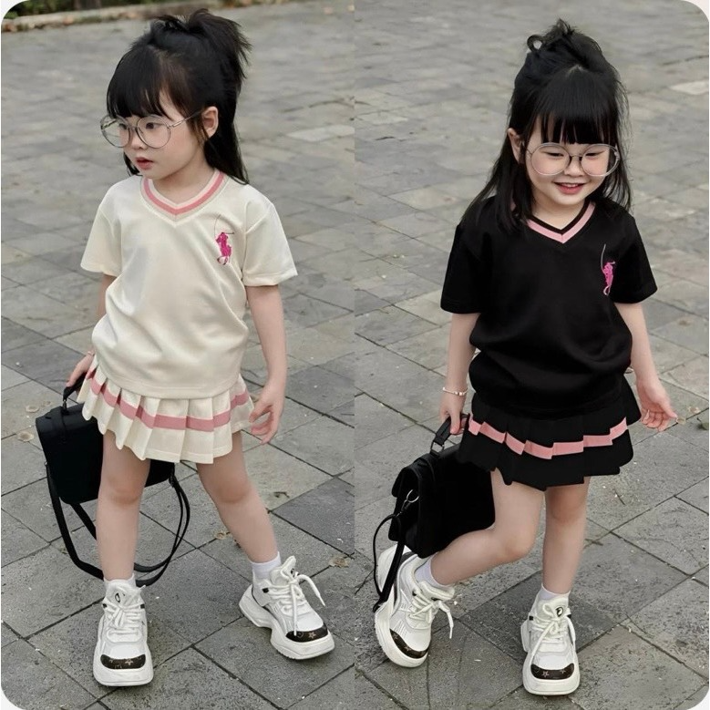 Sét váy ngựa cổ tim xếp li dành cho bé gái từ 9-35 kg áo chữ V họa... Sét váy ngựa cổ tim xếp li dành cho bé gái từ 9-35 kg áo chữ V họa...