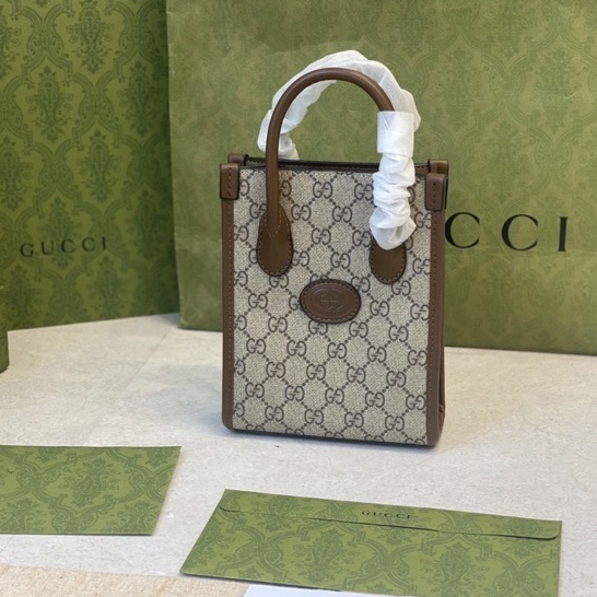 Túi tote mini hoạ tiết chữ GC cao cấp full box nam châm Túi xách n... Túi tote mini hoạ tiết chữ GC cao cấp full box nam châm Túi xách n...